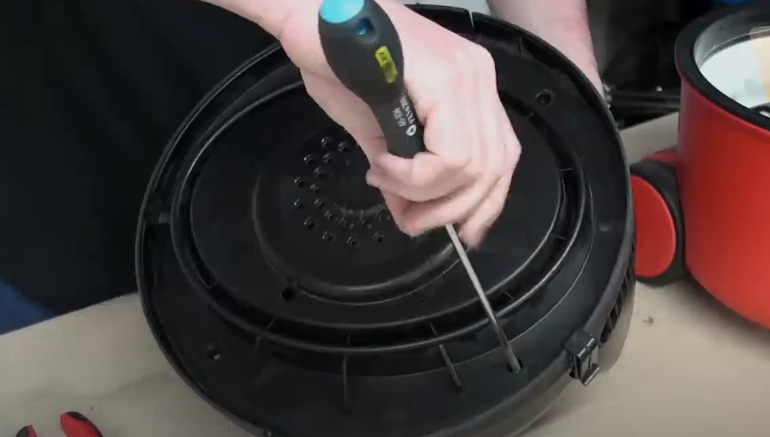 separate motor housing on henry hoover